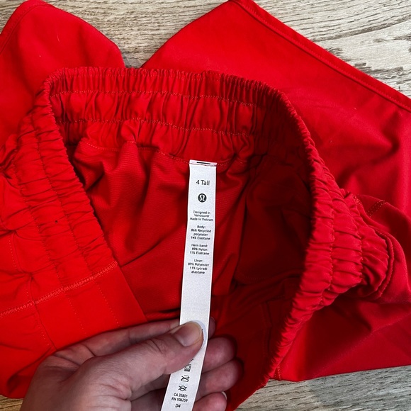 Lululemon Hotty Hot Short II *Long 4" size 4 Carnation Red - Picture 6 of 6